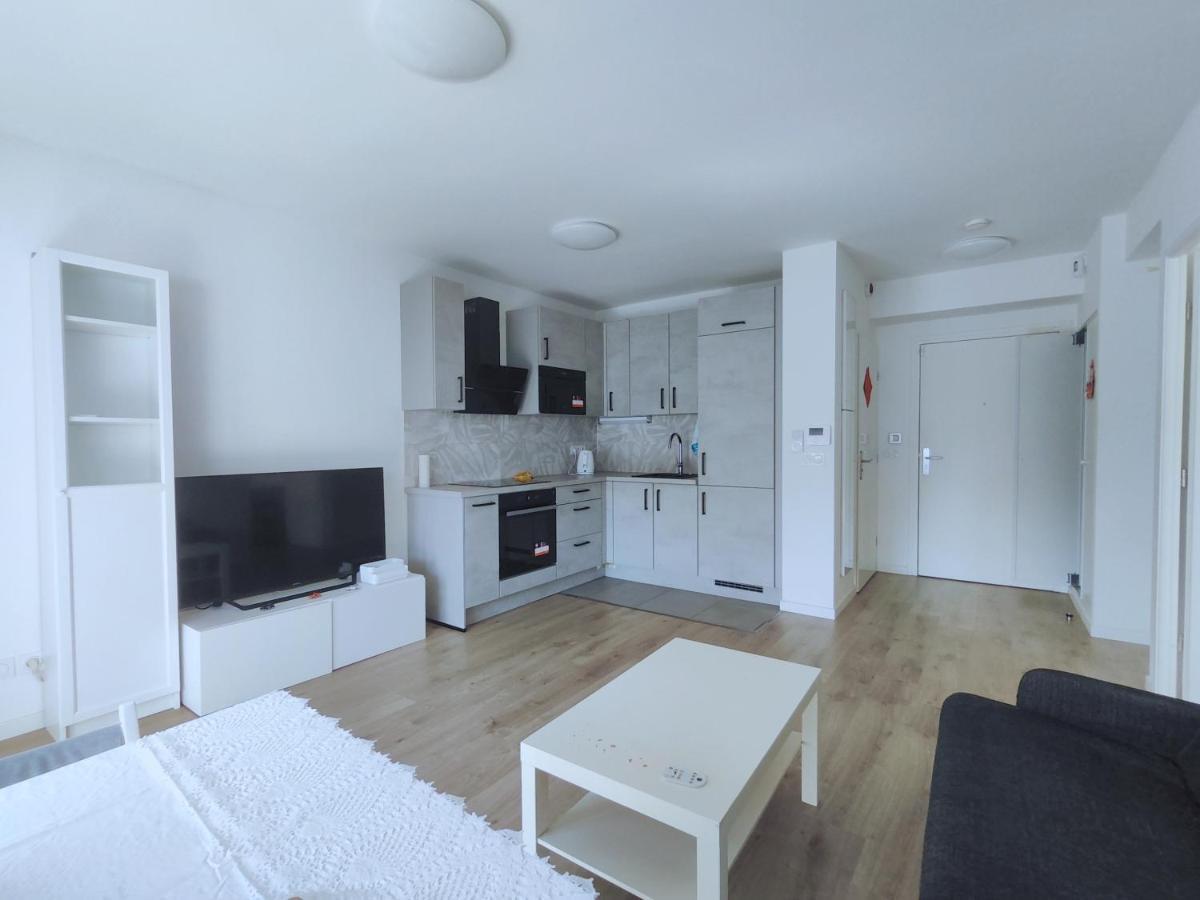 Cozy Sunshine Apartment With Balcony 4 Persons Max Ivry-sur-Seine Bagian luar foto